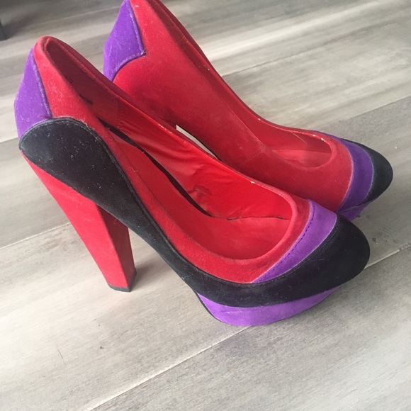 Sheikh Red and Black Velvet Pumps - Picture 5 of 8